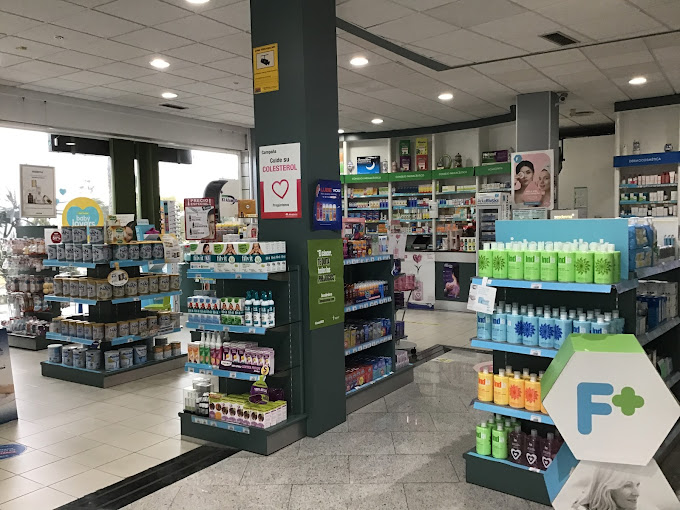 foto del interior de la farmacia el alamillo en malaga